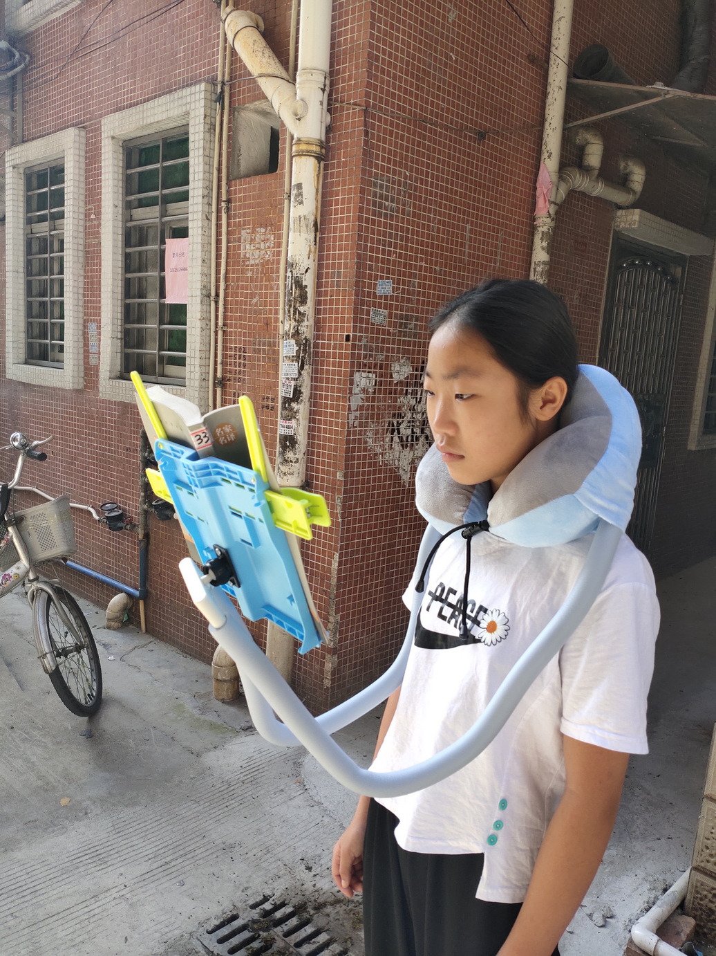 목걸이 독서대 손안대고 목에거는 기본 휴대용 책읽기 받침대 일반형 상세 이미지 2